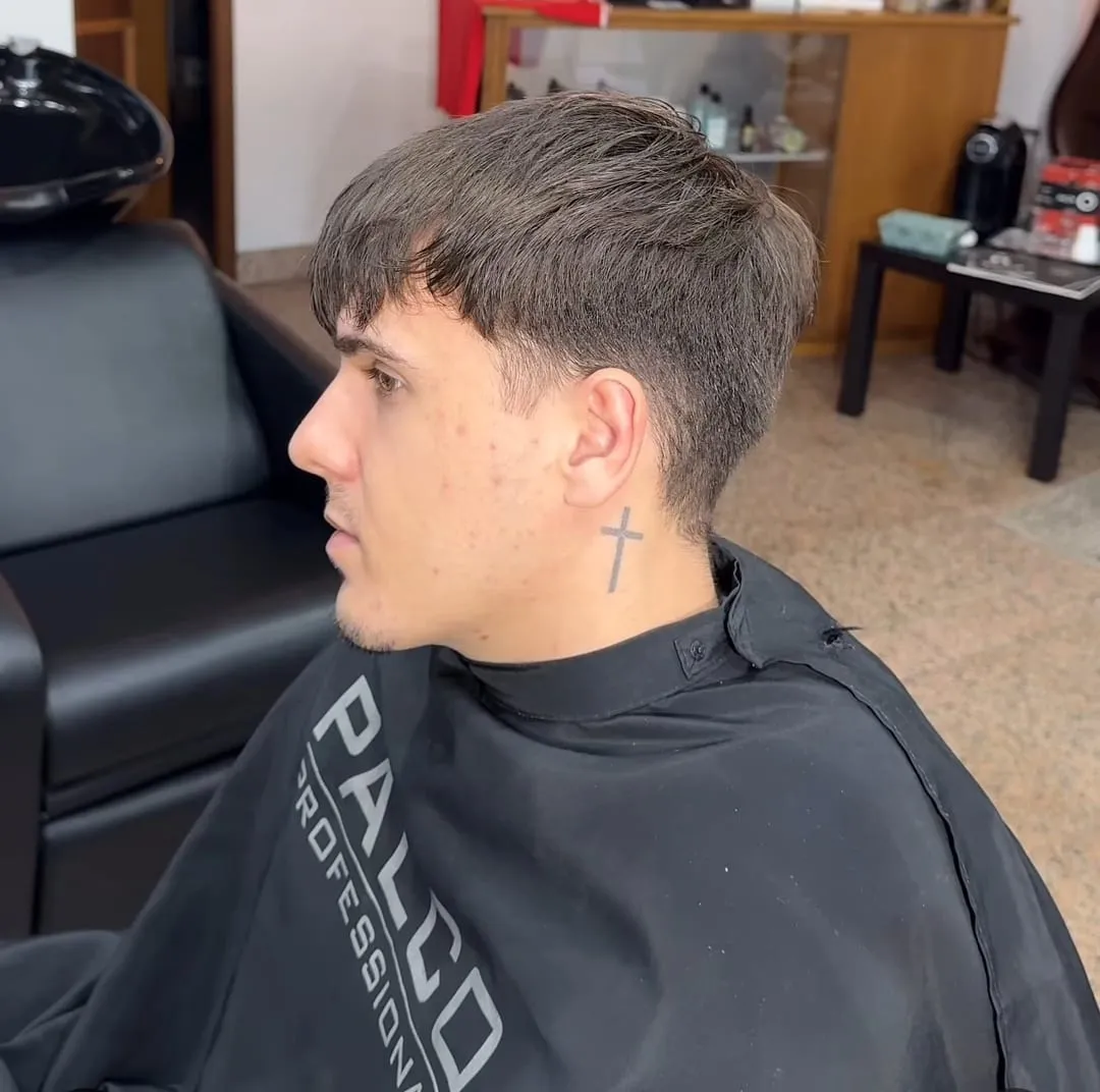 Fade curto, contorno recto à navalha